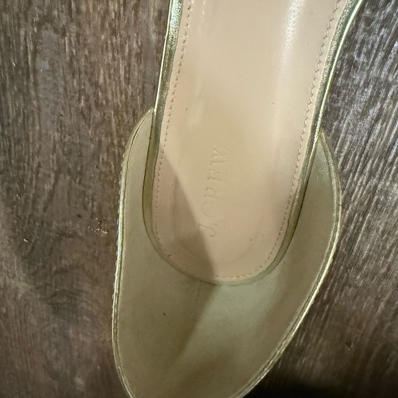 J. Crew 9 EUC Gold Flats with D'Orsay Design - Picture 9 of 13